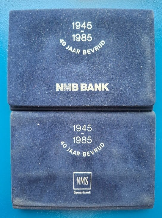 2 x Penning 40 jaar Bevrijd - 1945-1985 NMB Bank UNC, Ophalen of Verzenden, Overige materialen, Nederland