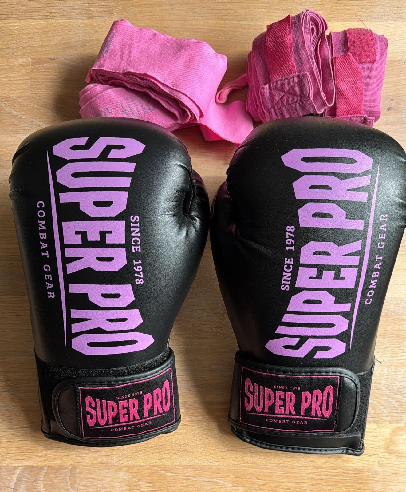 Kickbokshandschoenen Super Pro met gratis straps, Sport en Fitness, Vechtsporten en Zelfverdediging, Ophalen of Verzenden, Zo goed als nieuw