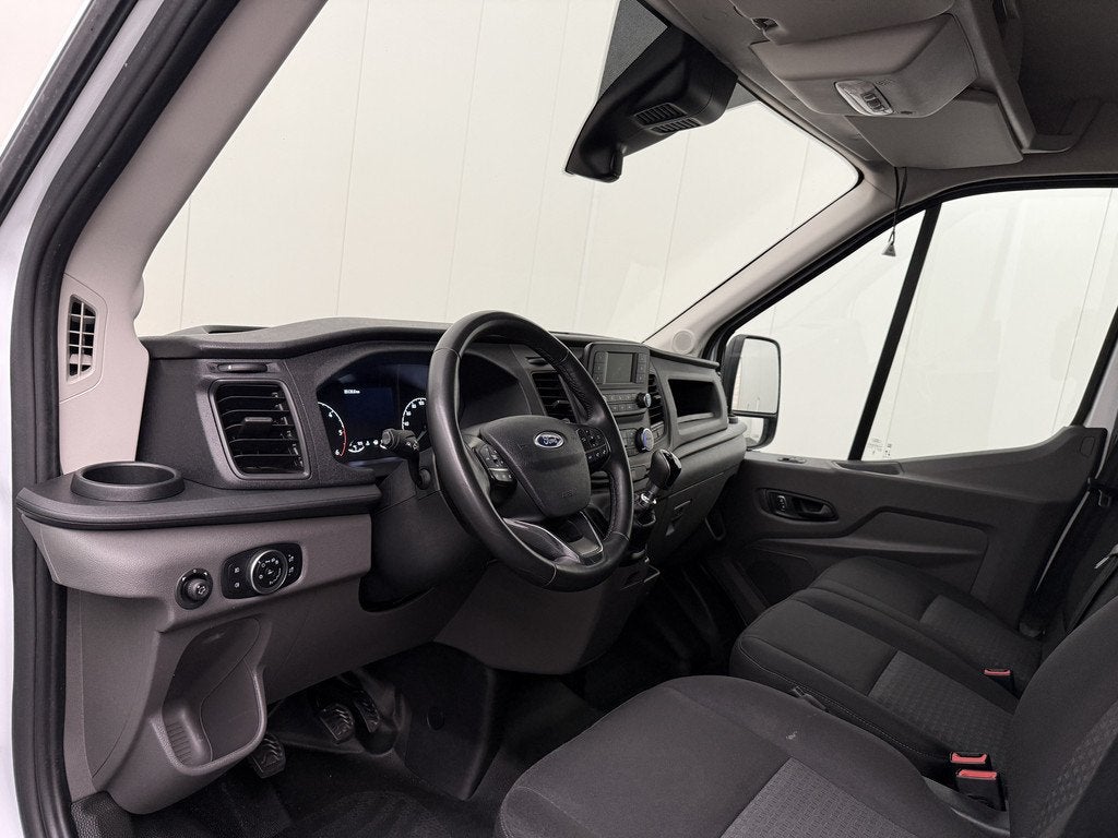 Ford Transit 2.0TDCi 130PK L4H3 Jumbo | Airco | Cruise | Cam, Auto's, Bestelauto's, Gebruikt, 4 cilinders, Wit, 10 km/l