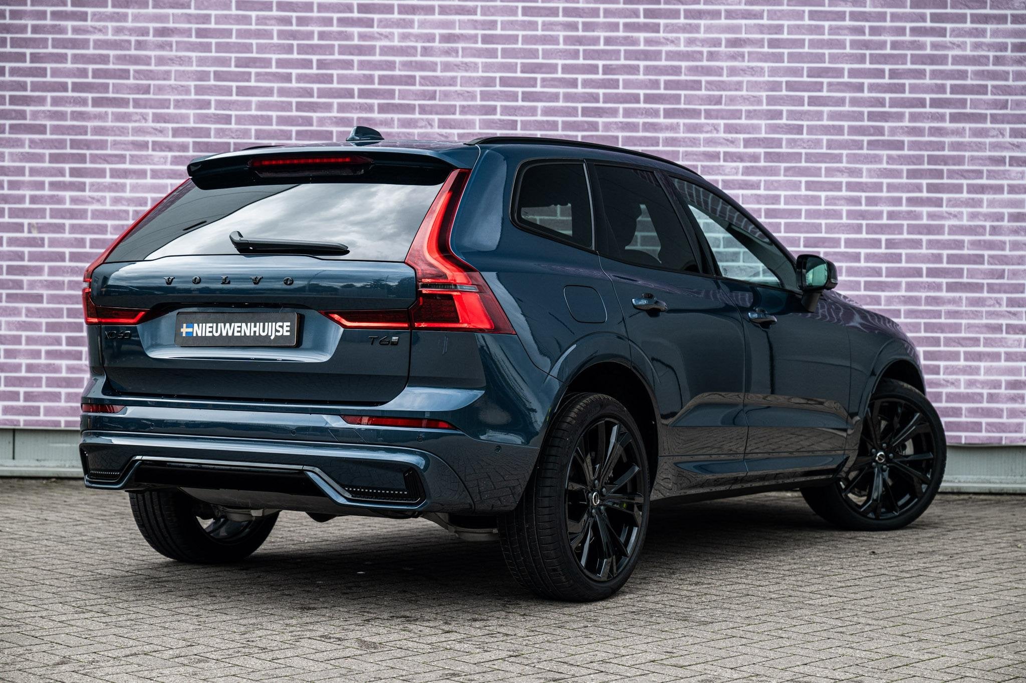 Volvo XC60 2.0 T6 Plug-in Hybrid AWD Ultra Black Edition | P, Gebruikt, Euro 6, 4 cilinders, Blauw