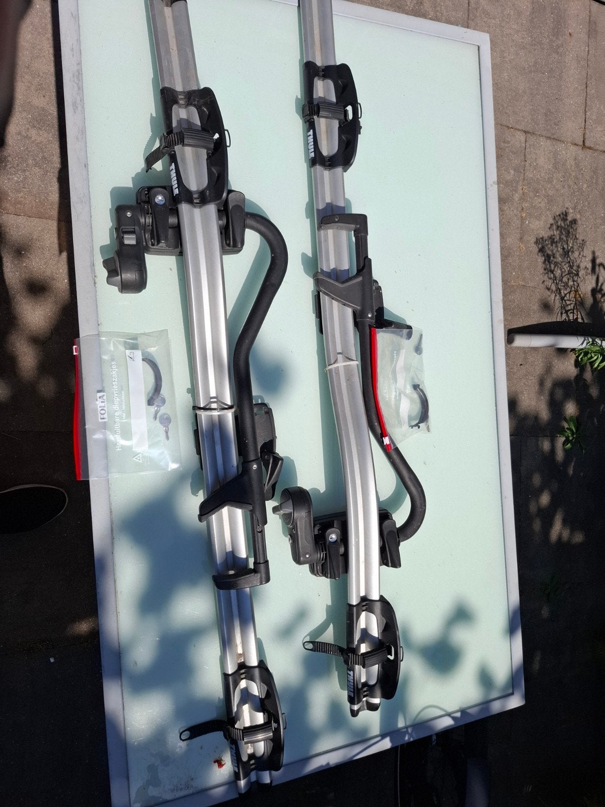 Thule fietsendragers (2 stuks), Ophalen, Gebruikt