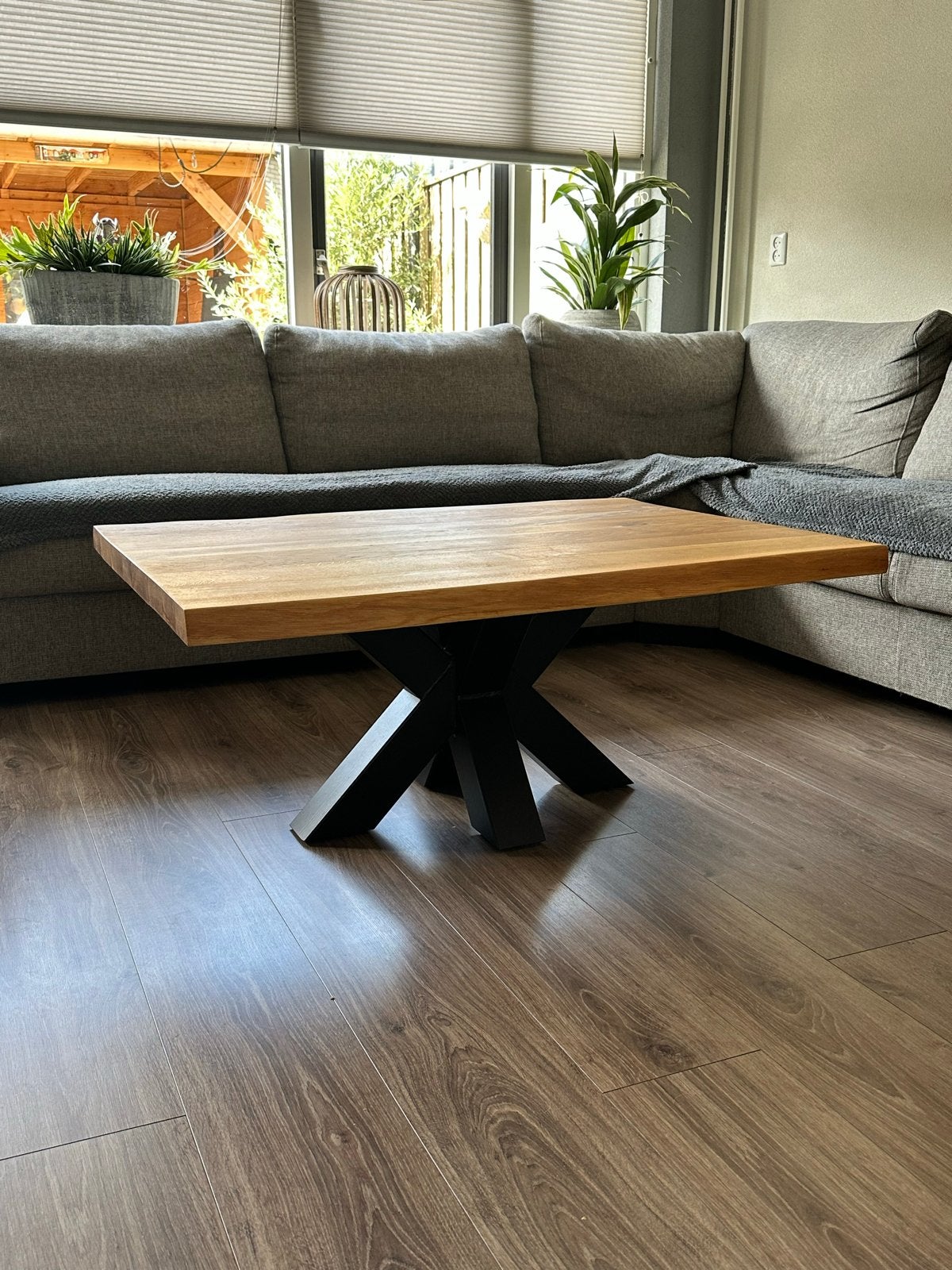 Eikenhouten boomstam salontafel met uniek onderstel, Huis en Inrichting, Ophalen, 100 tot 150 cm, Eikenhout, 50 tot 100 cm