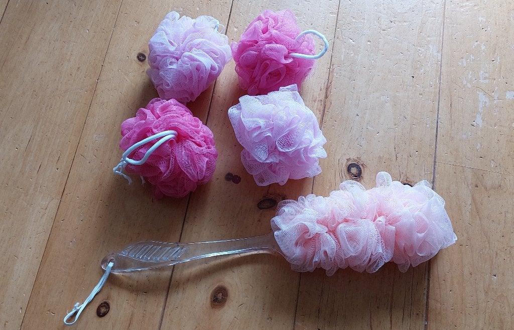 Roze puff badborstel en 4 douche sponzen bad puffs, Ophalen of Verzenden, Zo goed als nieuw, Roze, Douche-accessoire