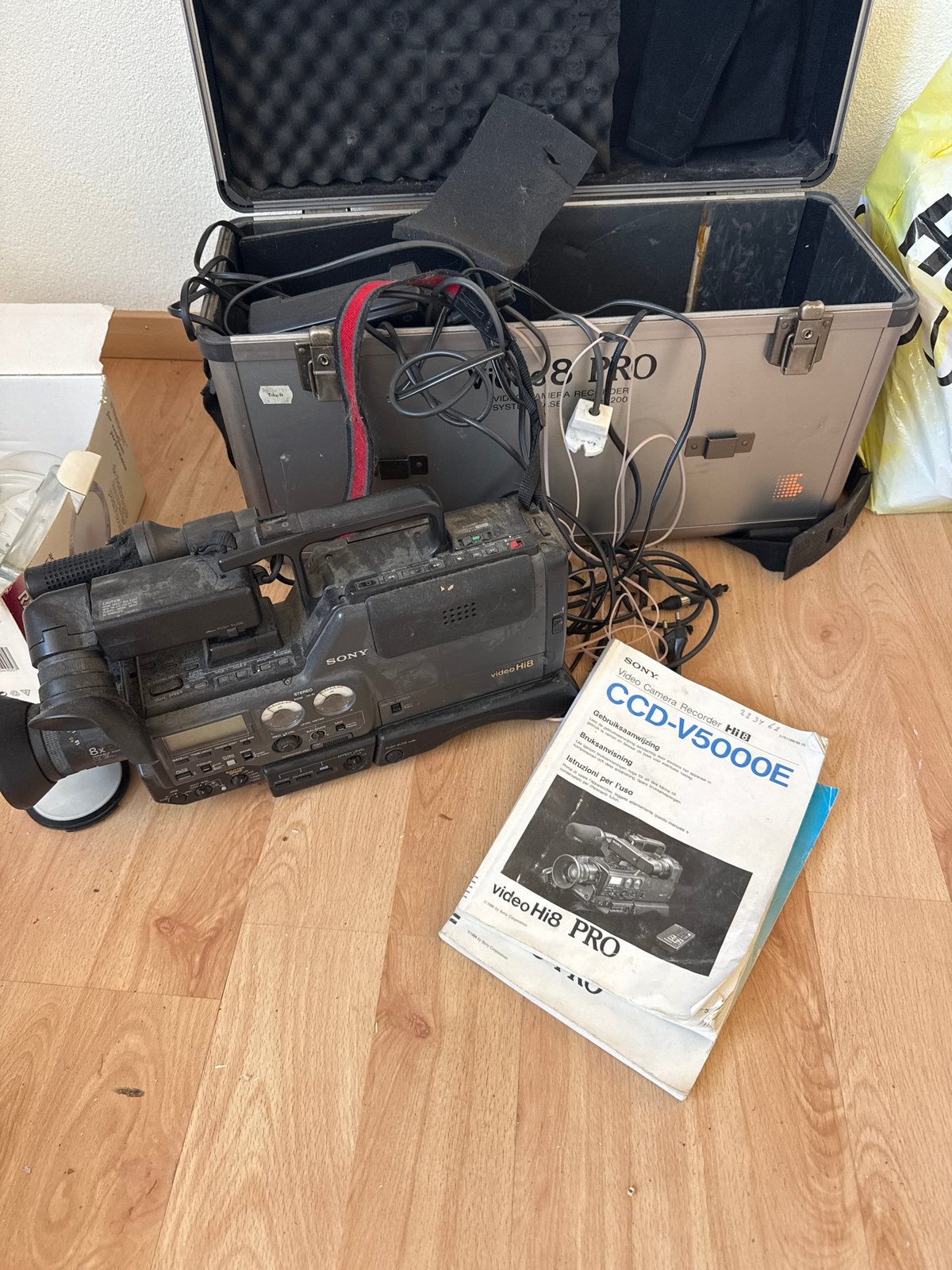 Sony CCD-V5000E Video Hi8 PRO Camera met koffer, Ophalen, Gebruikt, Overige soorten, Sony