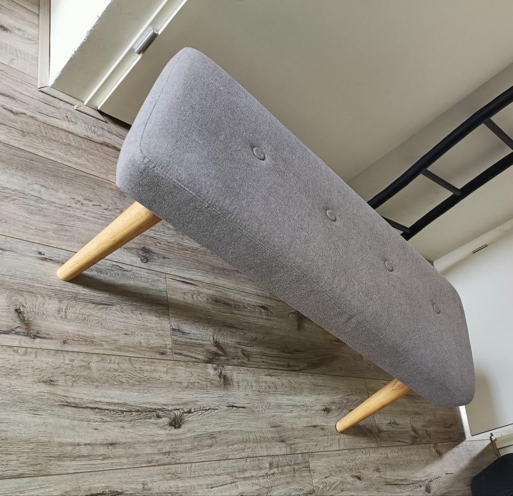 Stijlvol grijs bankje met houten poten - 110x40x45cm, Ophalen, Gebruikt, Modern, Scandinavisch, Stof