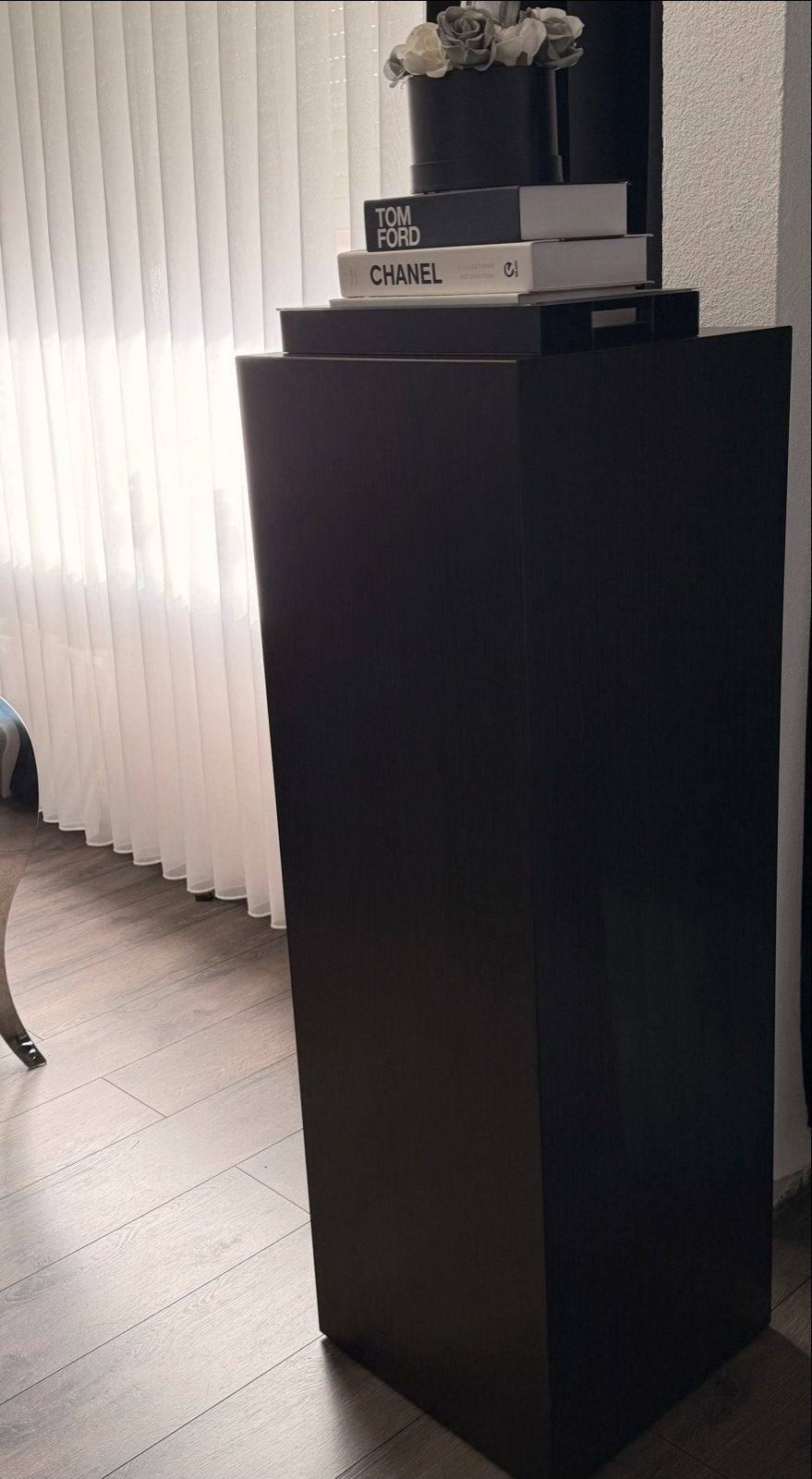 Stijlvolle donkerbruine zuil - Perfect voor decoratie, Ophalen, Zo goed als nieuw