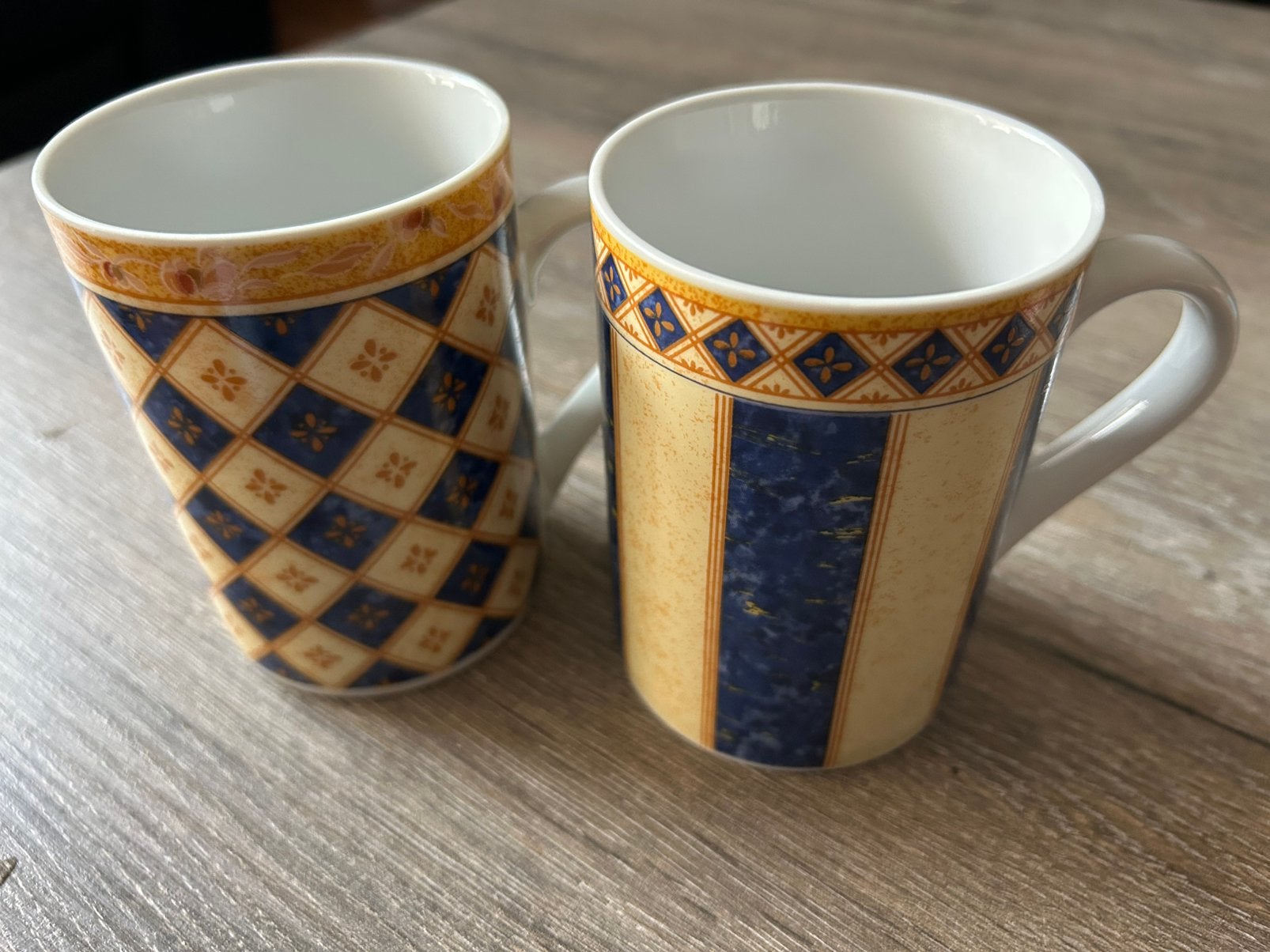 Twee decoratieve mokken, Ophalen of Verzenden, Zo goed als nieuw, Overige stijlen, Kop(pen) en/of Schotel(s)
