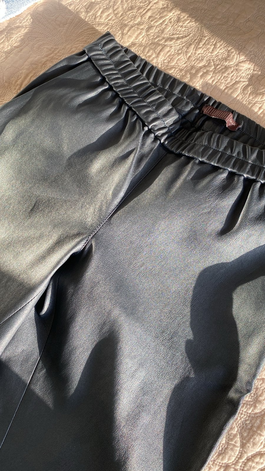 Donkerblauwe leren broek, aansluitend model, maat 40, Kleding | Dames, Ophalen of Verzenden, Gedragen, Maat 38/40 (M), Blauw