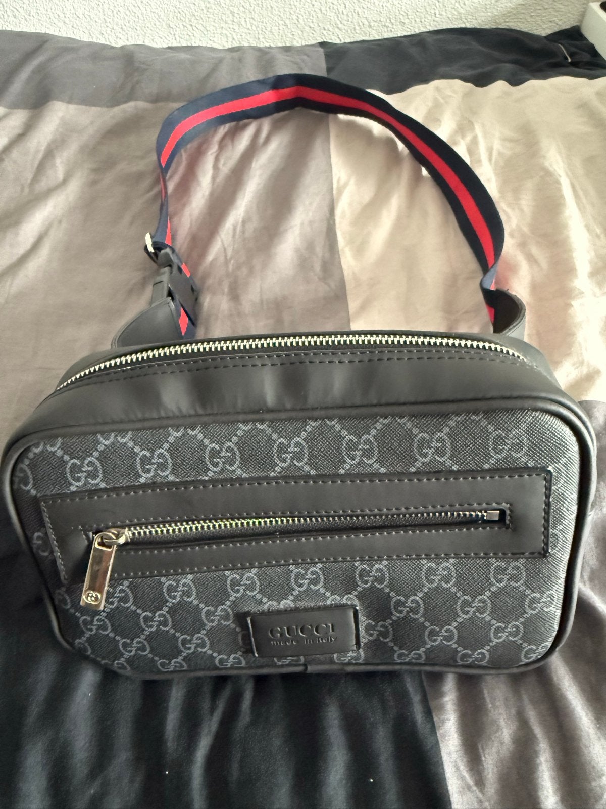 Gucci Heuptas/Schoudertas, Ophalen of Verzenden, Nieuw, Zwart, Schoudertasje