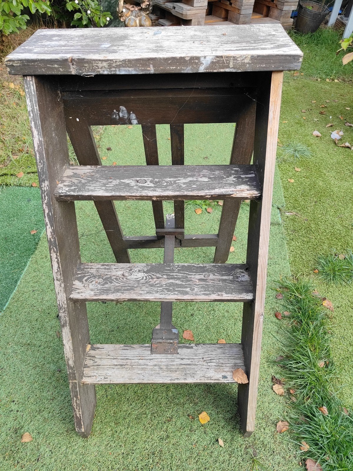 Oude houten trapje / krukje, Ophalen