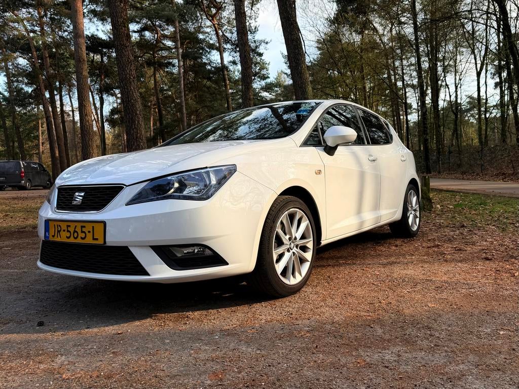 Seat Ibiza 1.0 TSI 70KW 5DRS 2016 Wit, Auto's, Voorwielaandrijving, 40 €/maand, 995 kg, Origineel Nederlands