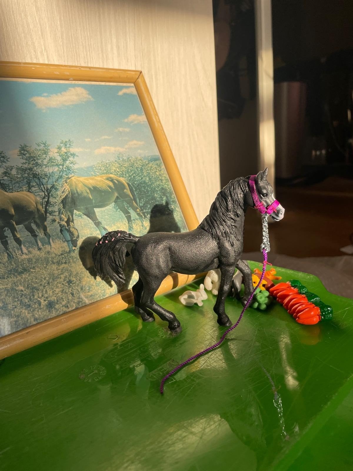 Schleich paard met roze halster en accessoires, Ophalen, Zo goed als nieuw