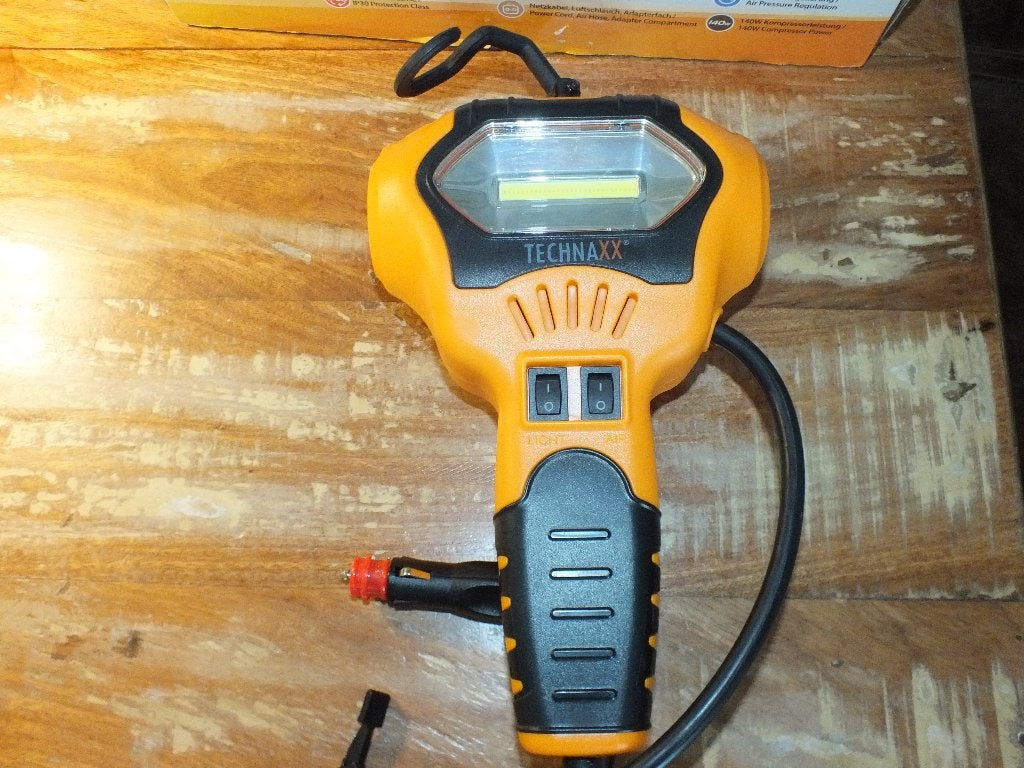 Technaxx luchtcompressor met werklicht TX-129, Ophalen of Verzenden, Zo goed als nieuw, Elektrisch