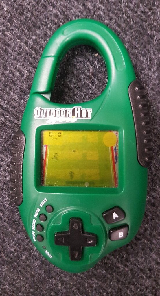 Gamespel, voetbalspel in karabijnhaakmodel, groen., Ophalen of Verzenden, Overige merken, Zo goed als nieuw