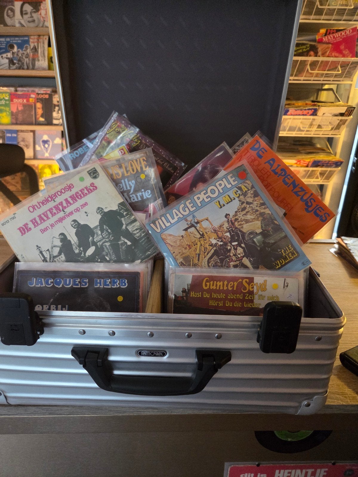 Singeltjes collectie (ca. 200) in aluminium koffer, Ophalen, Gebruikt, 7 inch, Pop