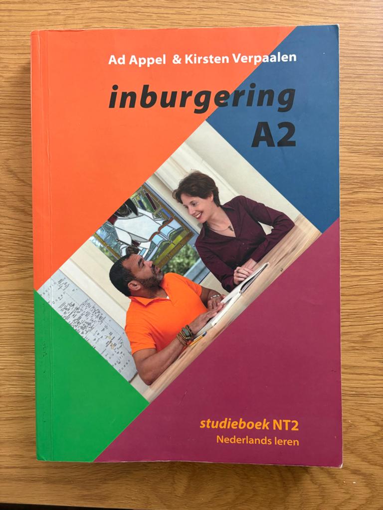 Inburgering A2 studieboek NT2 Nederlands leren, Ophalen of Verzenden, Alpha, Zo goed als nieuw, Overige niveaus
