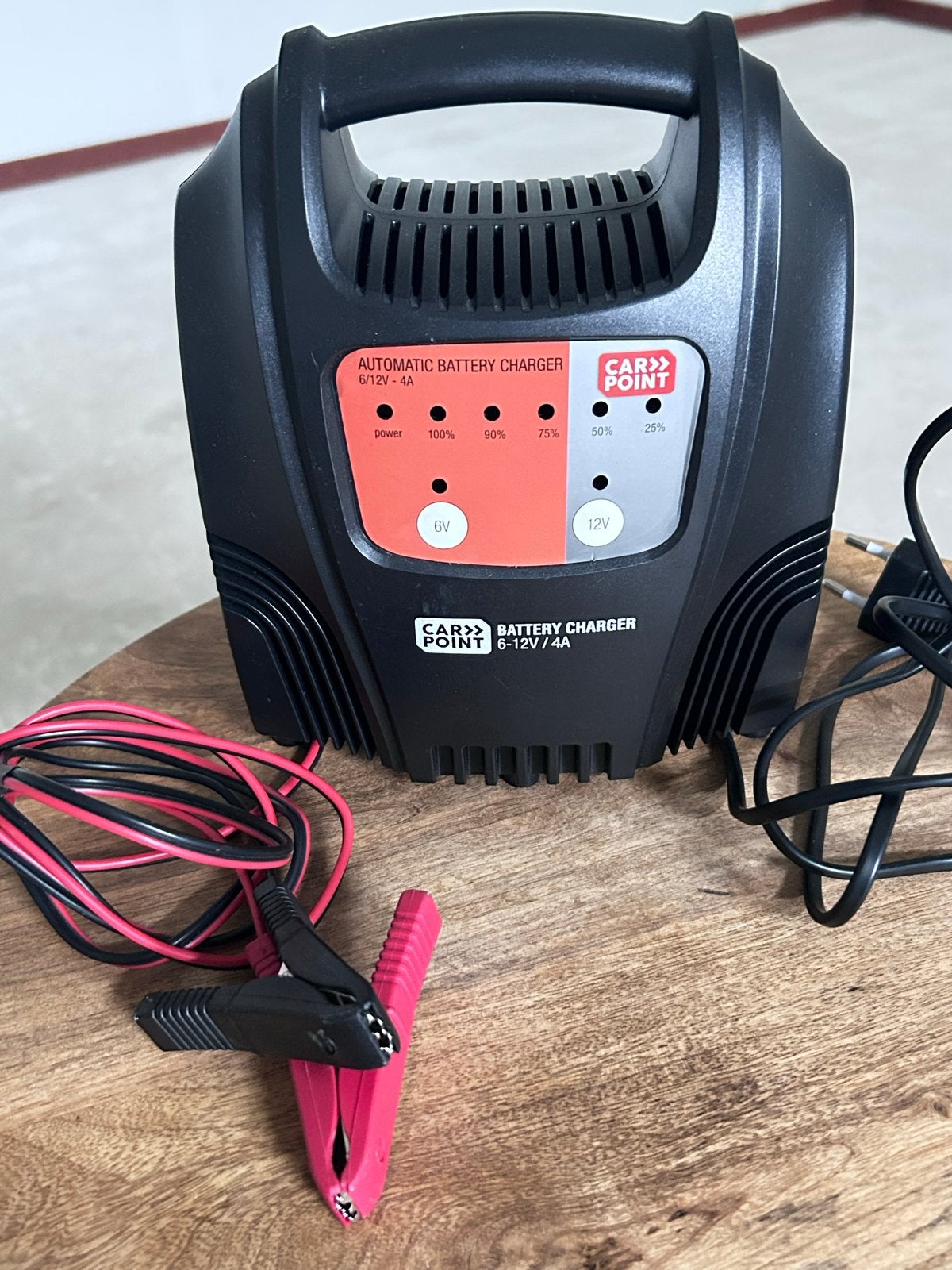 Carpoint Automatische Acculader 6V/12V - 4A, Gebruikt, Universele onderdelen