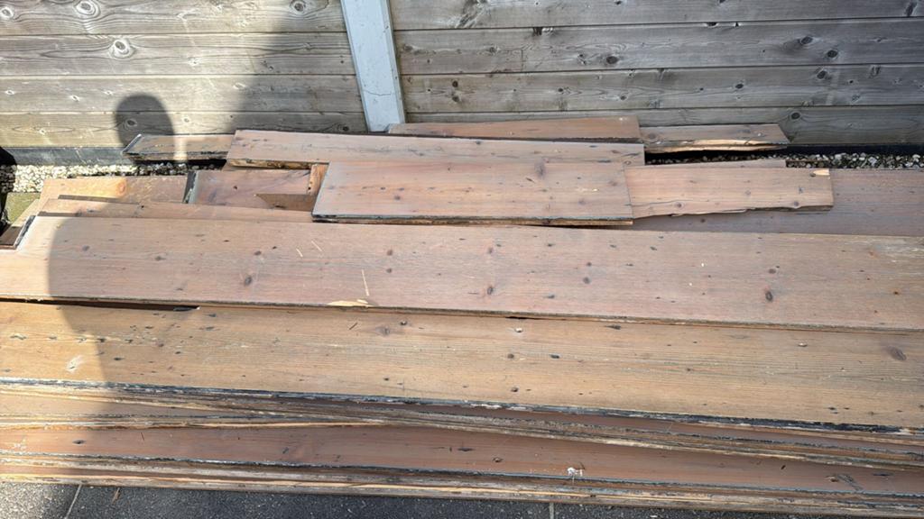 Gratis af te halen: grenen planken ongeveer 45m2., Doe-het-zelf en Verbouw, Hout en Planken, Ophalen, Gebruikt, Minder dan 25 mm