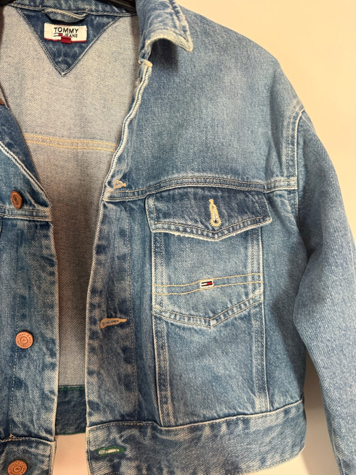 Kort Tommy Jeans spijkerjasje - Maat S (valt ruim), Ophalen of Verzenden, Zo goed als nieuw, Maat 36 (S), Blauw