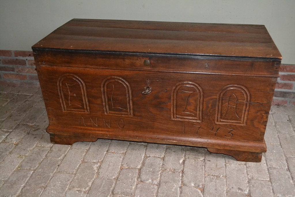 Prachtige antieke eiken houten dekenkist "ELZA 1743", Huis en Inrichting, Woonaccessoires | Kisten, 50 – 75, Gebruikt, 100 tot 150 cm