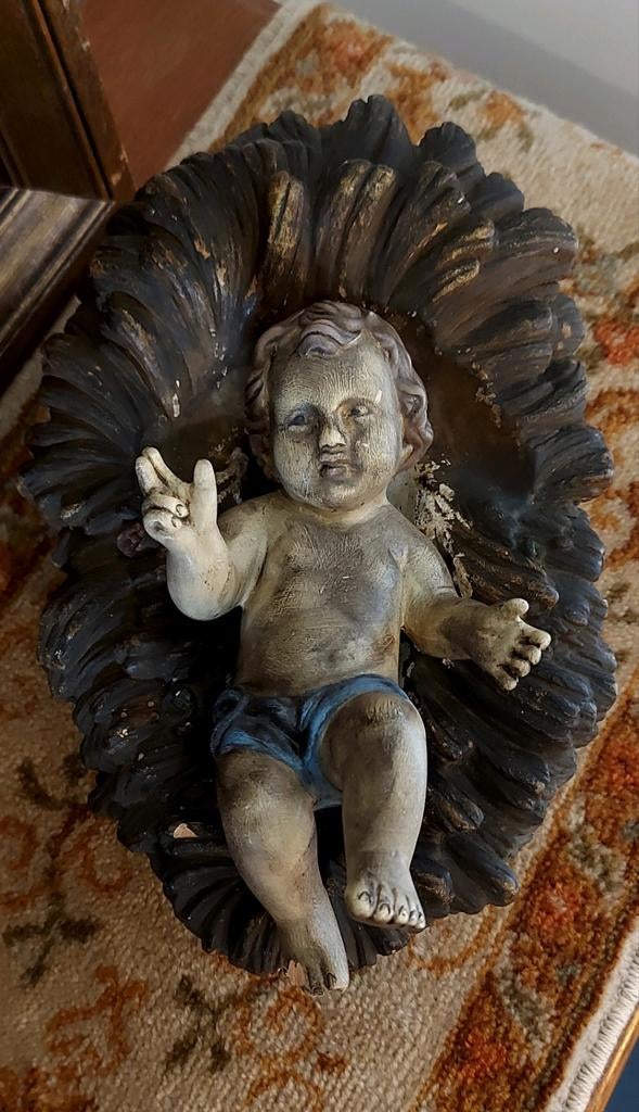 Uit grote Antieke kerstgroep: "Kindje Jezus in kribbe", Ophalen