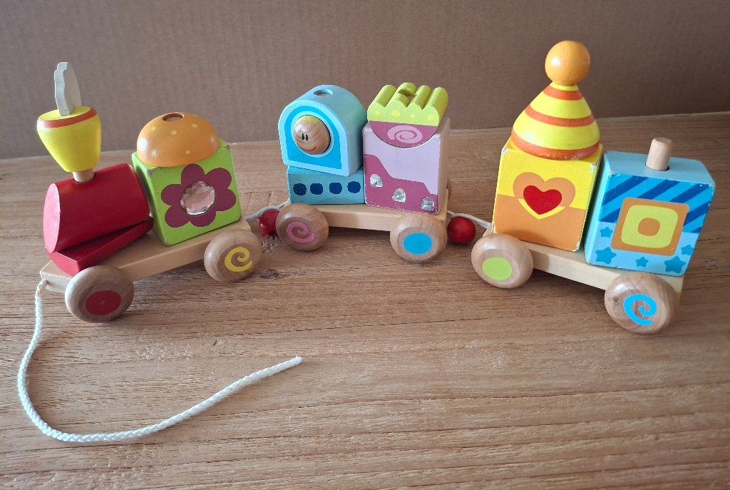 Trein, Hout, Kinderen en Baby's, Speelgoed | Houten speelgoed, Ophalen of Verzenden, Gebruikt, Rij- of Hobbelspeelgoed
