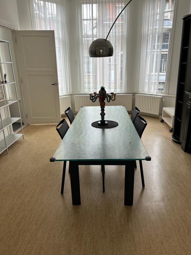 Cassina glazen eettafel met 4 stoelen - Modern design, Huis en Inrichting, Gebruikt, 100 tot 150 cm, Ophalen of Verzenden, Glas