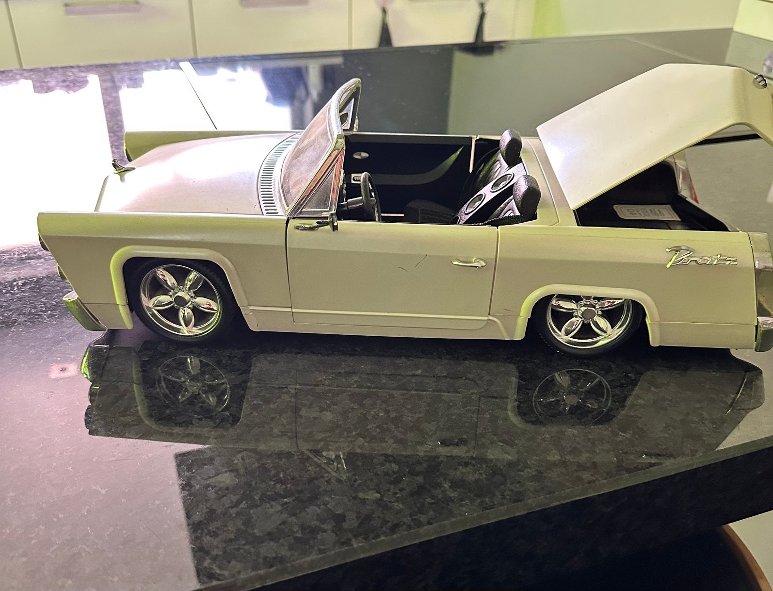 Auto voor de barbies, Ophalen, Zo goed als nieuw, Bburago