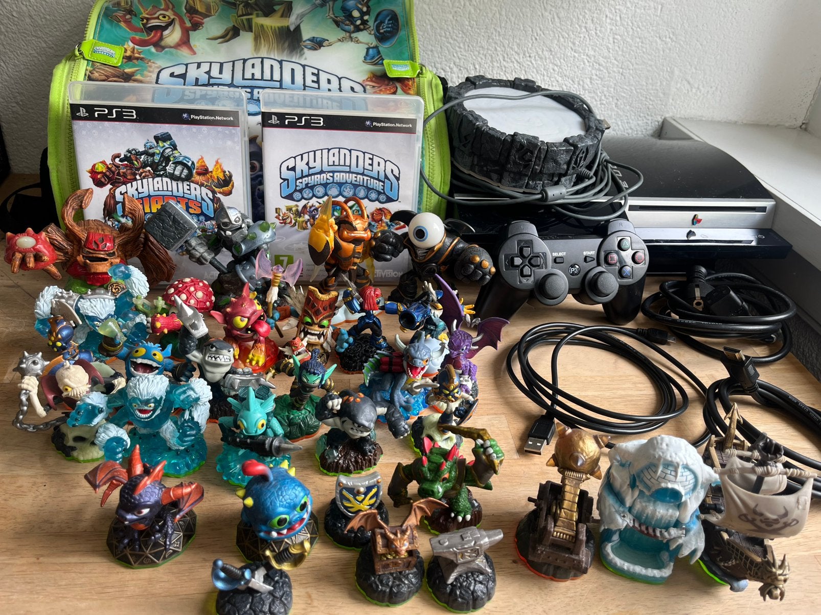 PlayStation 3 Skylanders Set + 25+ Figuren & Tas, Spelcomputers en Games, Avontuur en Actie, 2 spelers, Ophalen of Verzenden, Zo goed als nieuw