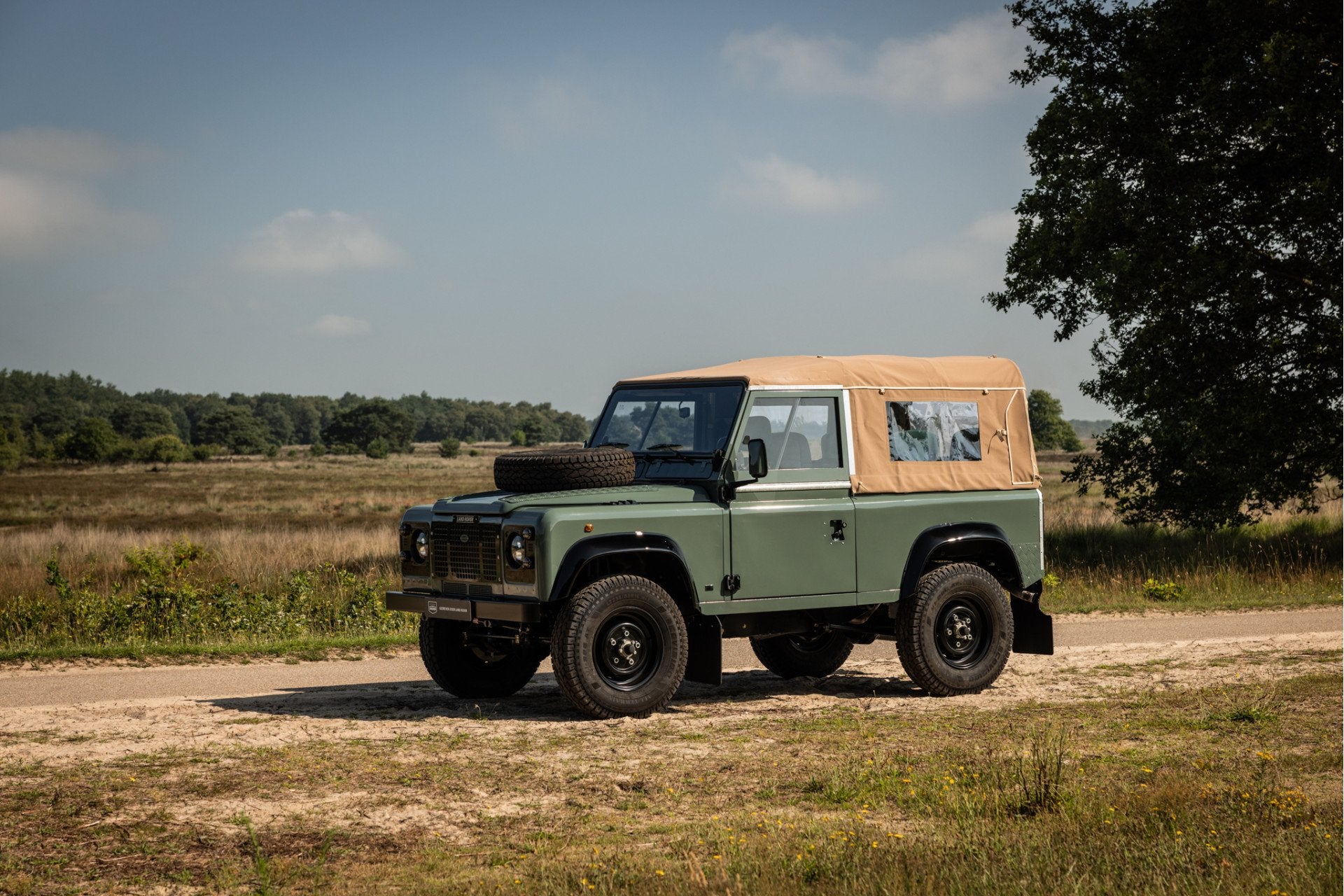 Land Rover Defender 90 benzine 2.5 gerestaureerd Wegenbelast