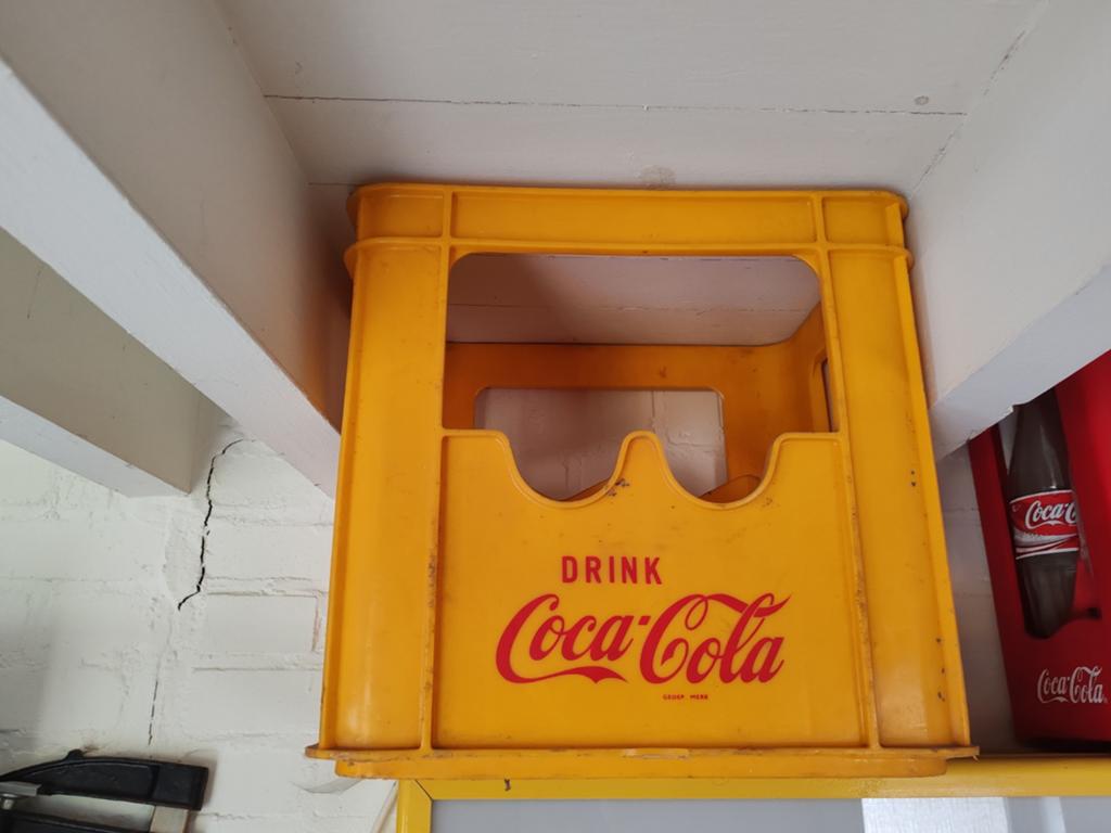 Vintage Coca-Cola kratten - Geel en Rood, Ophalen of Verzenden, Gebruikt, Verpakking