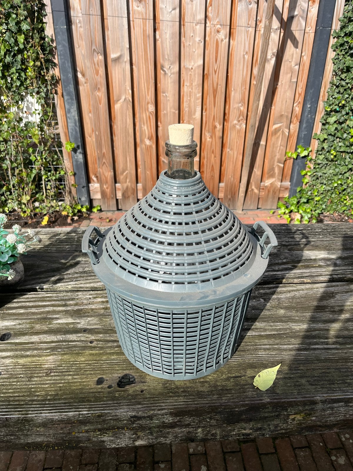 Glazen wijnvat / mandfles - Decoratie tuin/huis, Ophalen of Verzenden, Gebruikt