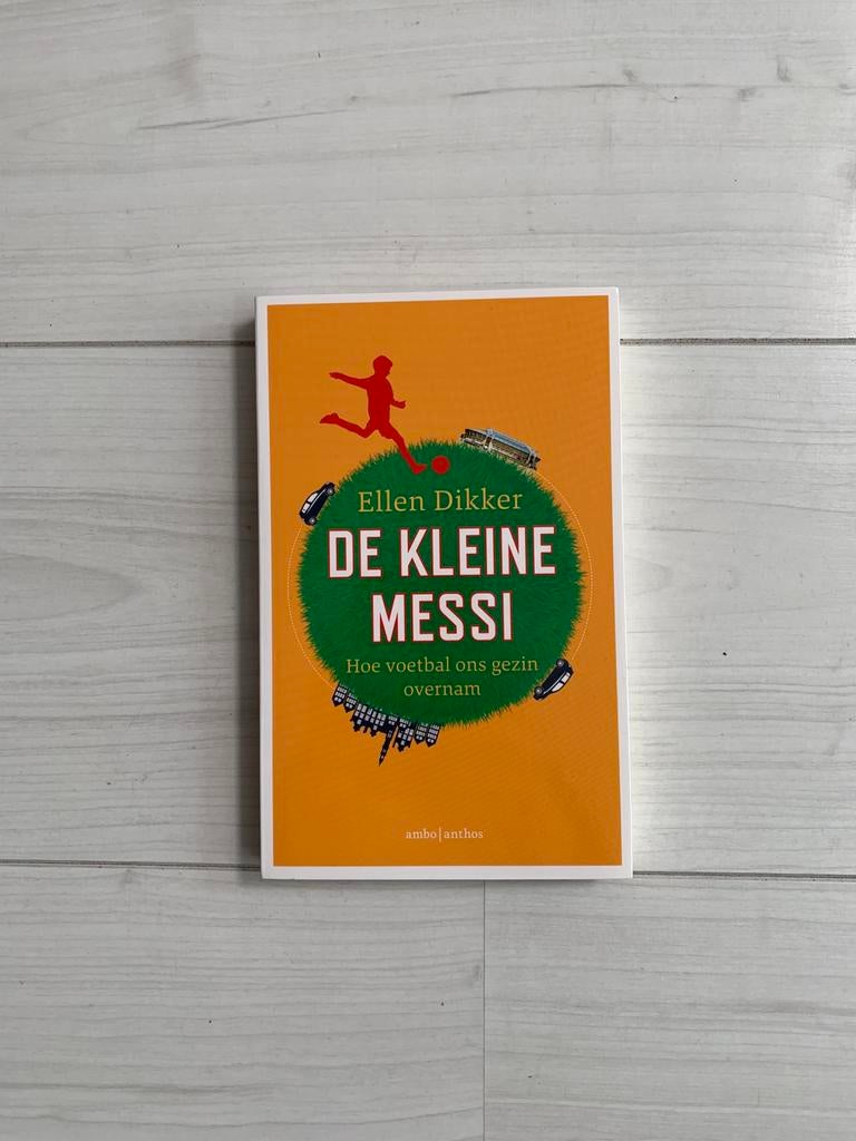 Ellen Dikker - De kleine Messi, Boeken, Sportboeken, Zo goed als nieuw, Balsport, Ophalen of Verzenden