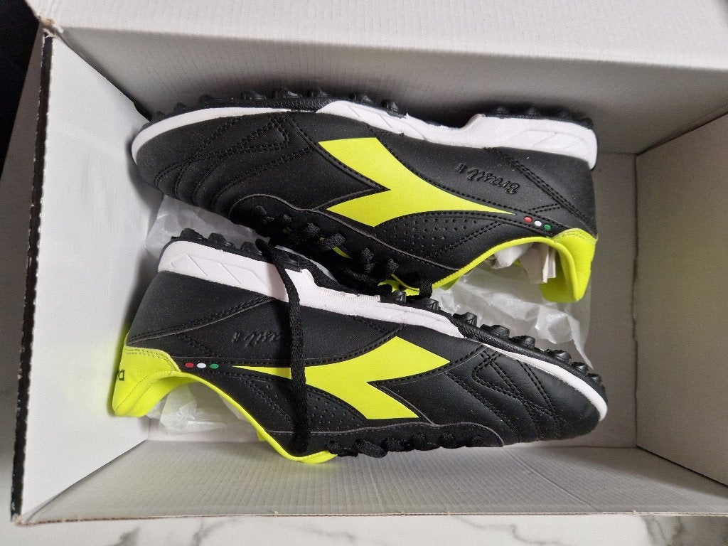 diadora brasil voetbalschoen maat 40,5, Sport en Fitness, Maat XS of kleiner, Ophalen of Verzenden, Nieuw, Schoenen