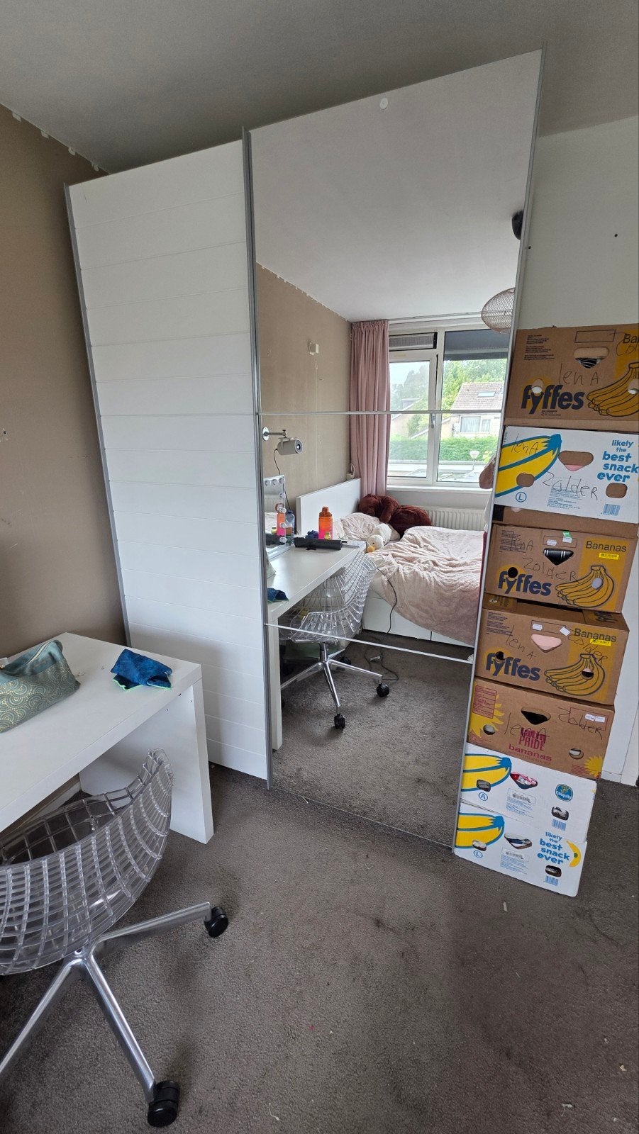 Grote kledingkast met spiegel en schuifdeuren, Gebruikt, 100 tot 150 cm, 200 cm of meer, Modern