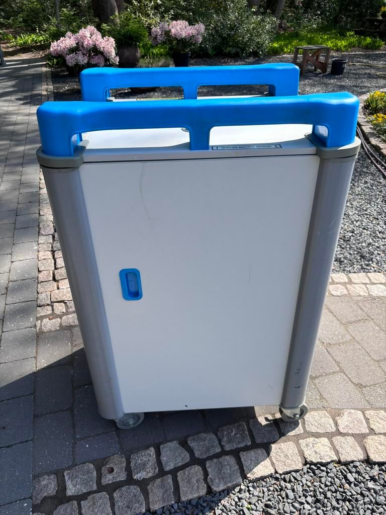 TE HUUR: Laptopkar / iPad-trolley – Veilig & Mobiel, Tickets en Kaartjes, Eén persoon