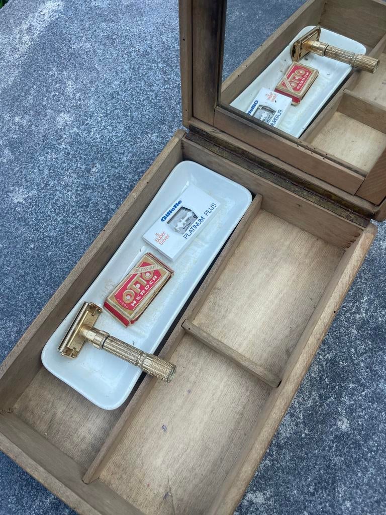 Retro Scheerset let op (Scheermes is al verkocht)Houten Kist, Ophalen of Verzenden