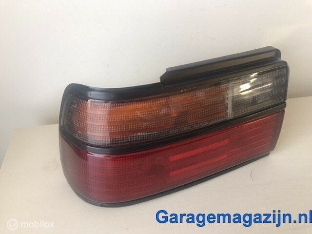 Achterlicht links 212-1987L-A Toyota Corolla VII Sedan E100