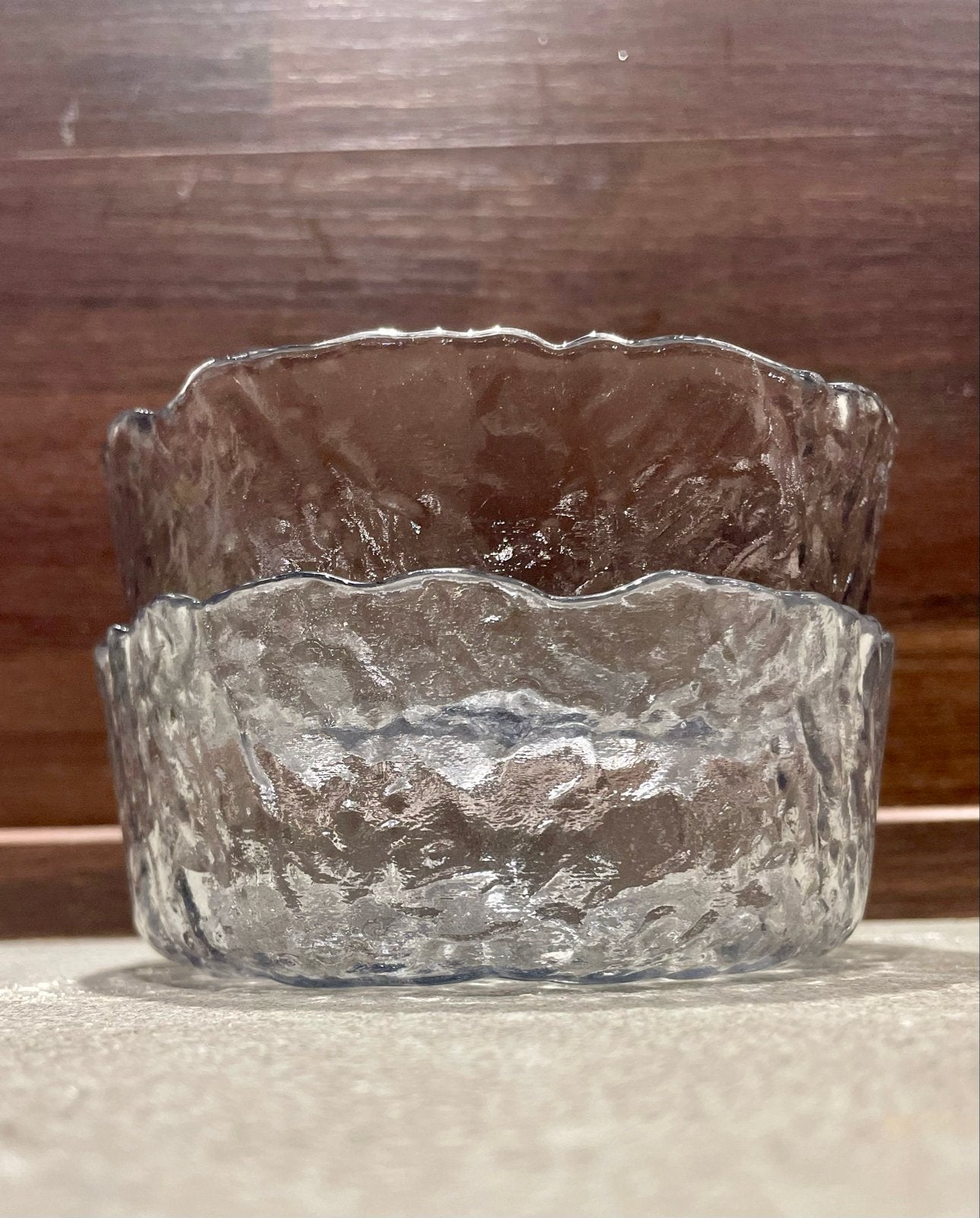 2 ribbelige glazen bakjes, Schaal, Rond, Geribbeld, Ophalen of Verzenden