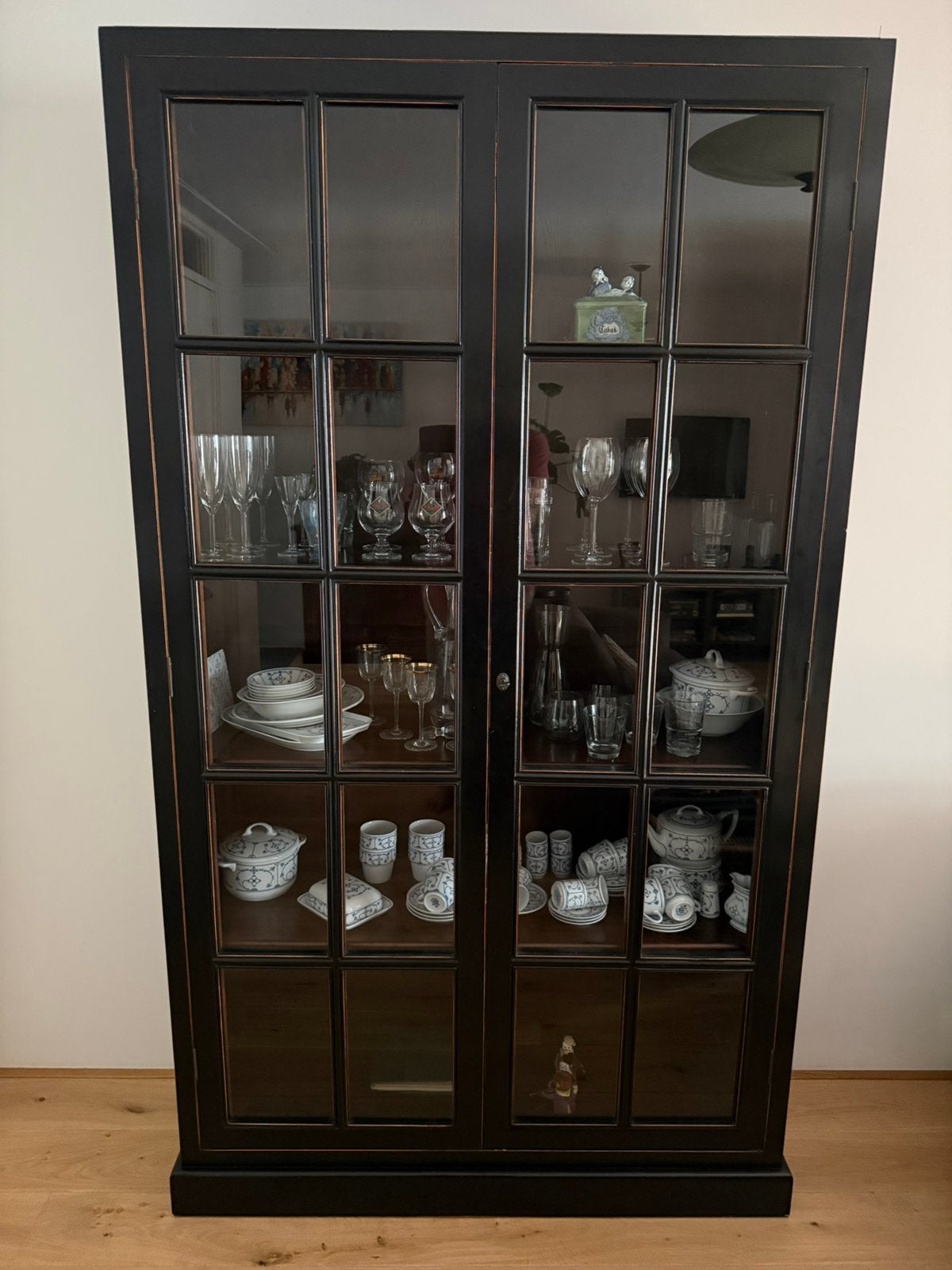 Prachtige Zwarte houten kast, Ophalen, 100 tot 150 cm, 200 cm of meer, 25 tot 50 cm