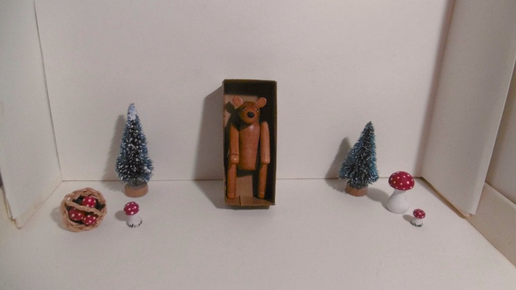 Oud houten beertje beer poppenhuis speelgoed figuur pop, Verzamelen, Verzenden, Poppenhuis