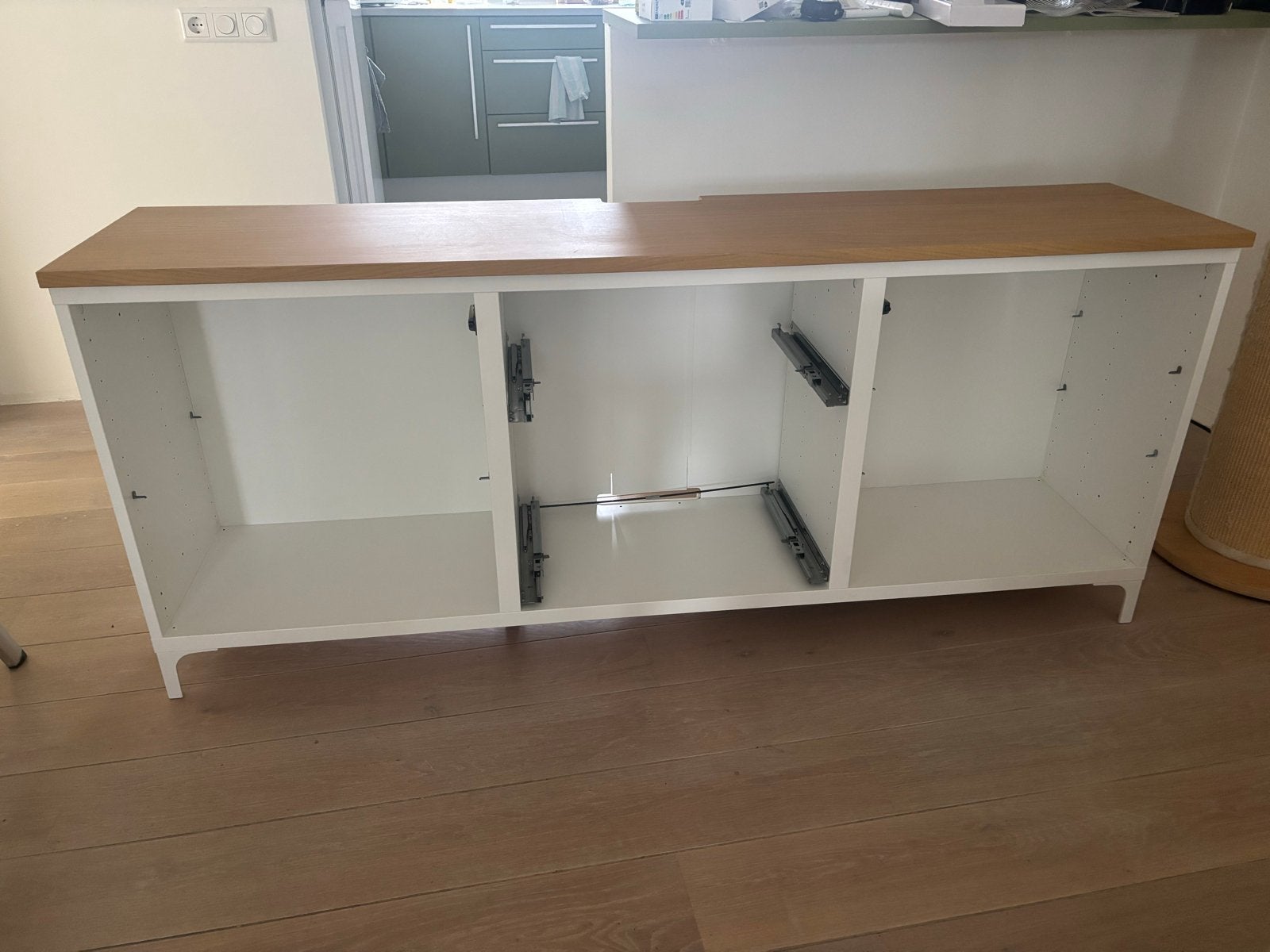 IKEA Besta kast/tv-meubel wit met eiken bovenblad, Huis en Inrichting, Kasten | Televisiemeubels, Ophalen, 150 tot 200 cm, Eikenhout