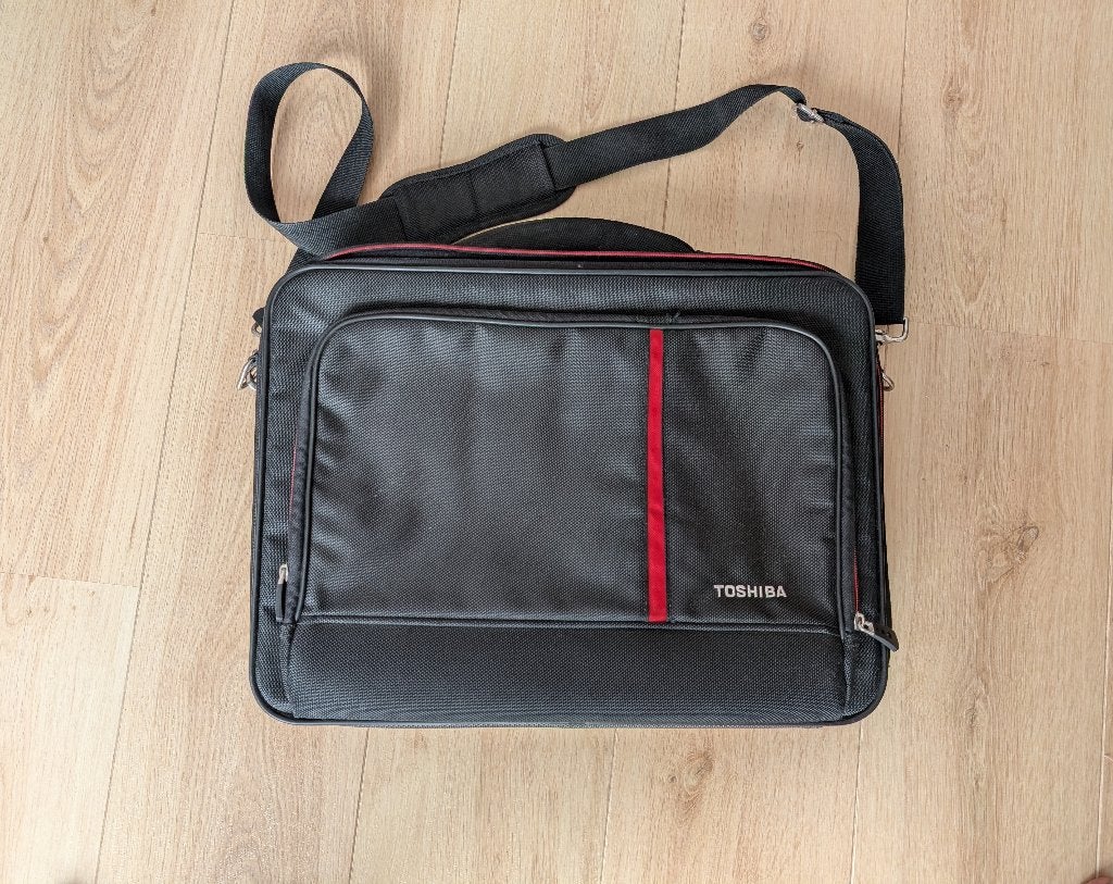 Laptoptas Toshiba, Computers en Software, Ophalen of Verzenden, 17 inch of meer
