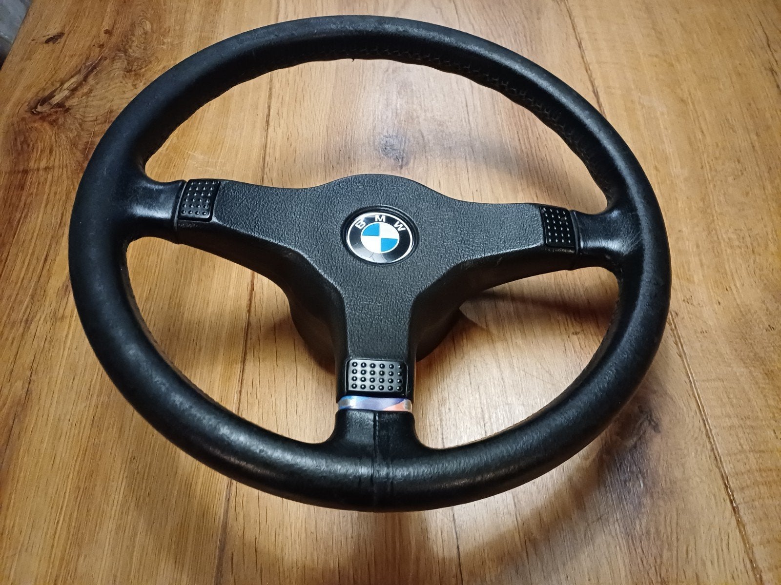 BMW E30 E28 M-Technik 1 STUUR 370mm E30 M3 325i 323i M-TECH, Gebruikt, 7931 TA, Info@classic-wheels.nl, BMW