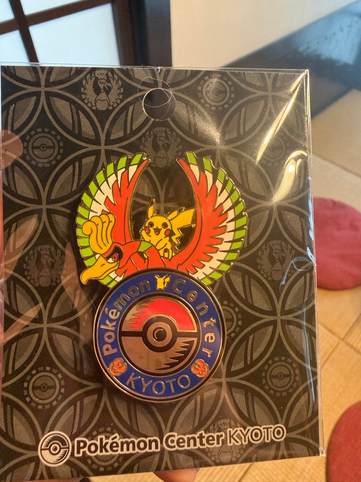 10x Pokémon Center Kyoto Pin - Ho-Oh & Pikachu, Verzamelen, Ophalen of Verzenden, Nieuw, Figuurtje, Speldje of Pin