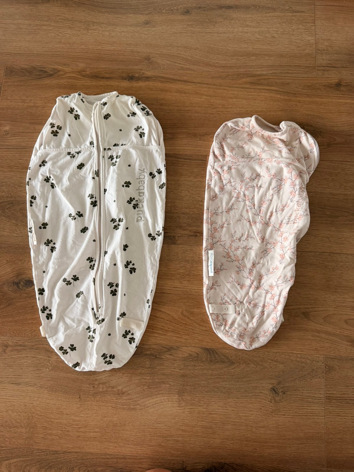 2 Puckababy inbakerdoeken: roze (0-3m) en wit (3-6m), Gebruikt, Bakerzak of Bakerdoek, Puckababy, Ophalen of Verzenden