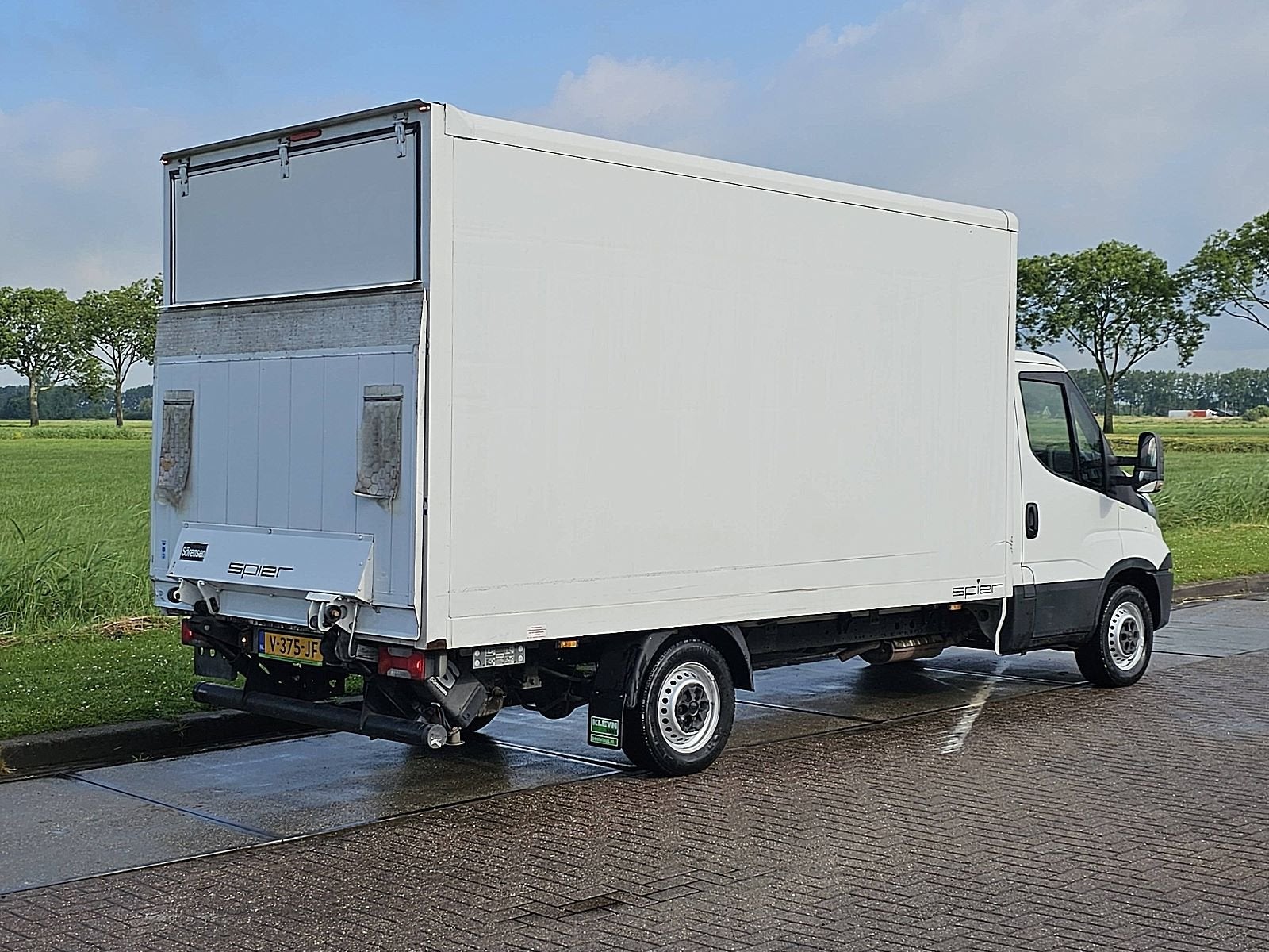 IVECO DAILY 35S15 bakwagen laadklep!, Auto's, Bestelauto's, Gebruikt, Iveco, Wit, Bedrijf