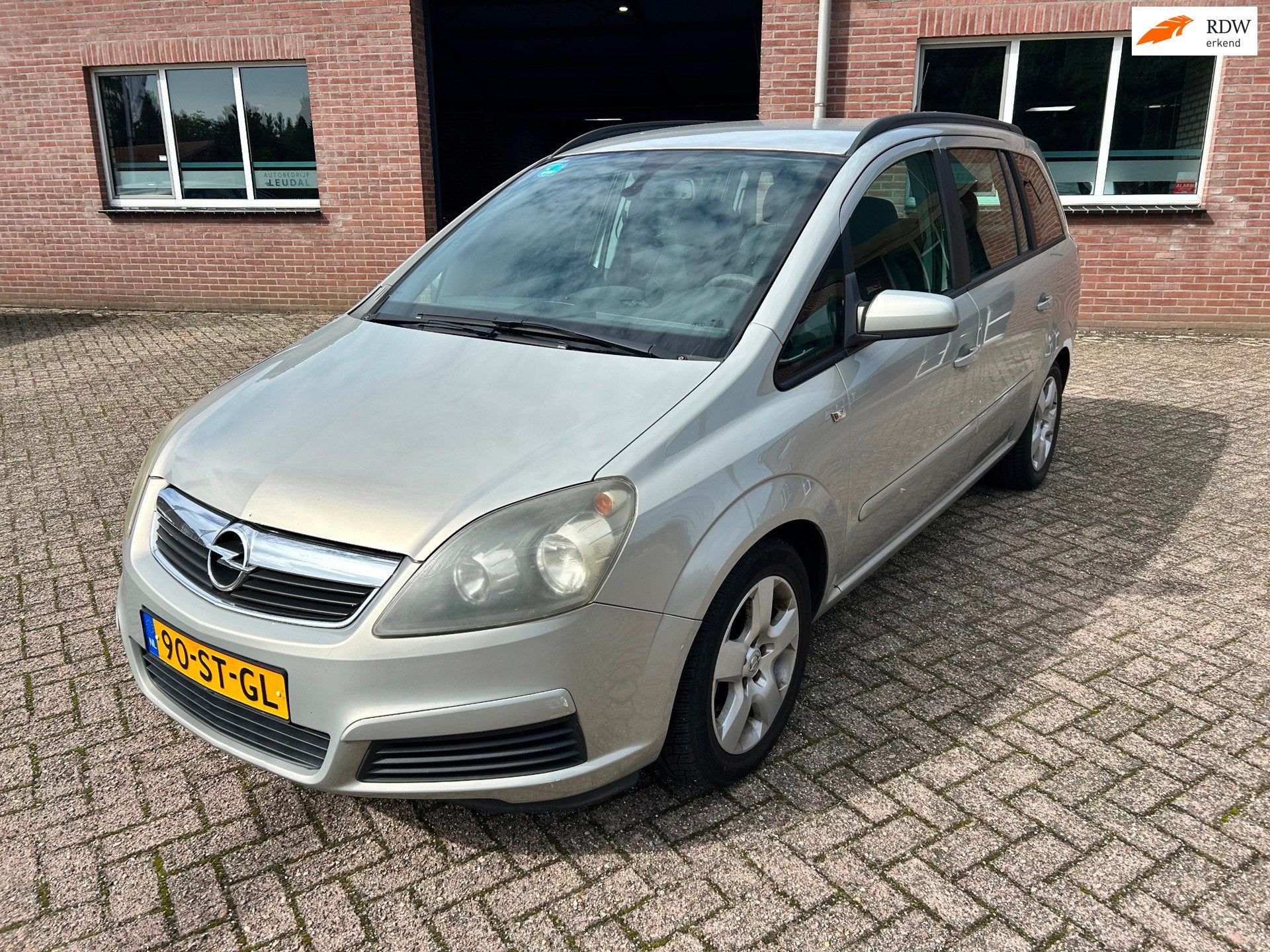 Opel Zafira 1.8 Executive // Export // APK 26-1-2027, Auto's, Gebruikt, 4 cilinders, Origineel Nederlands, Zilver of Grijs