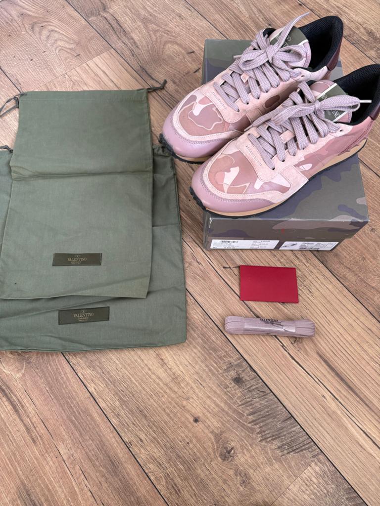Valentino Garavani Rockrunner Camouflage Sneakers Roze, Ophalen of Verzenden, Gedragen, Roze, Sneakers of Gympen