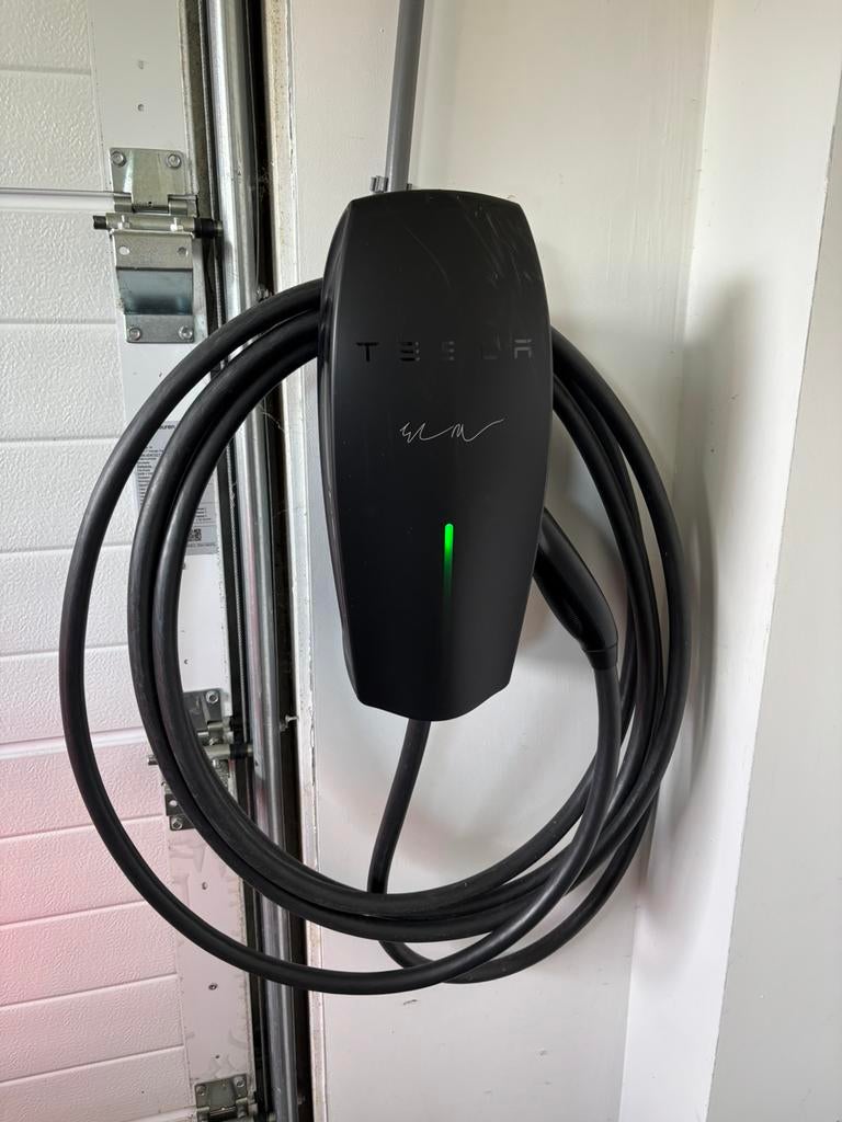 Tesla wall connector gen 2 referral signature edition, Ophalen, Gebruikt